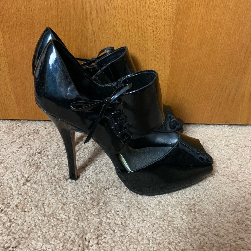 Ankle cuff heels